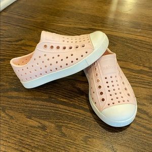 NATIVE Jefferson light pink Shoes (size C8)
